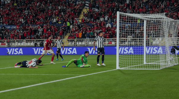 Esteban Andrada no pudo en el gol de Al Ahly