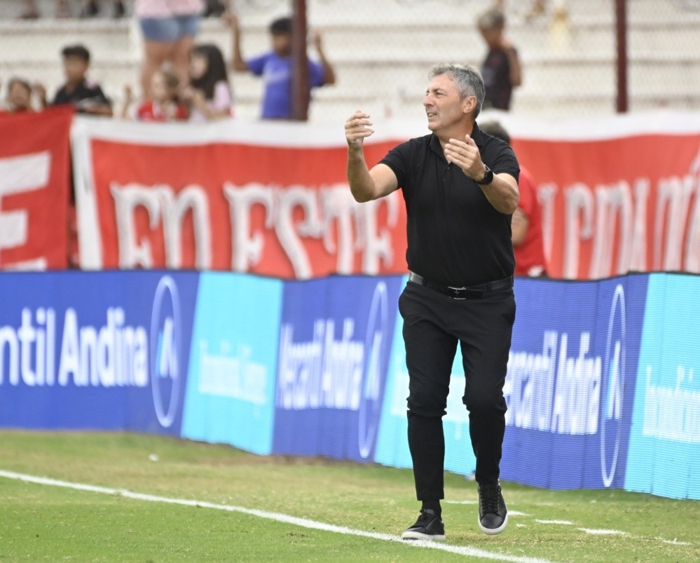Huracán quiere reforzar la defensa con un ex Boca