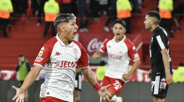 Huracán venció a Deportivo Riestra en un partidazo y avanzó a cuartos de final
