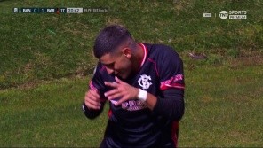 De contragolpe el Guapo se puso en ventaja 1-0 con el gol de Ruiz tras la asistencia de Bruera.