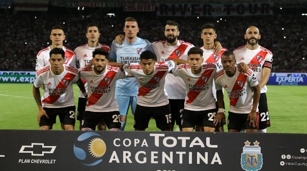 La formación de River vs. Estudiantes (BA)