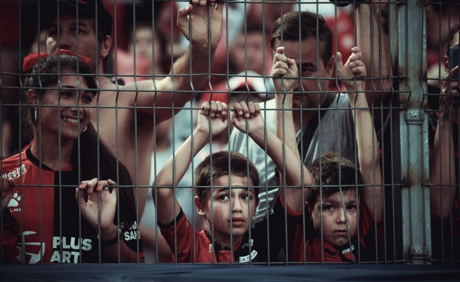Los hinchas de Colón disfrutaron a Los Palmeras en la final de la Sudamericana(Sudamericana)