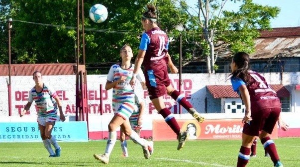 Larroquette gana arriba y marca para la UAI Urquiza