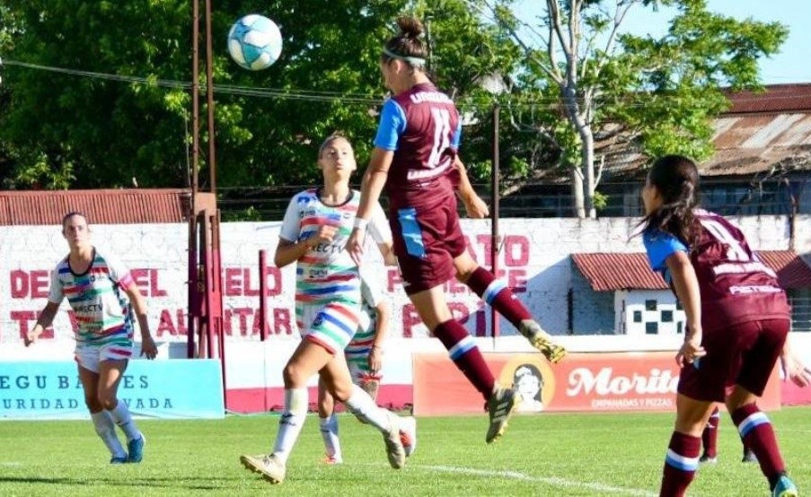 Larroquette gana arriba y marca para la UAI Urquiza(El Femenino)