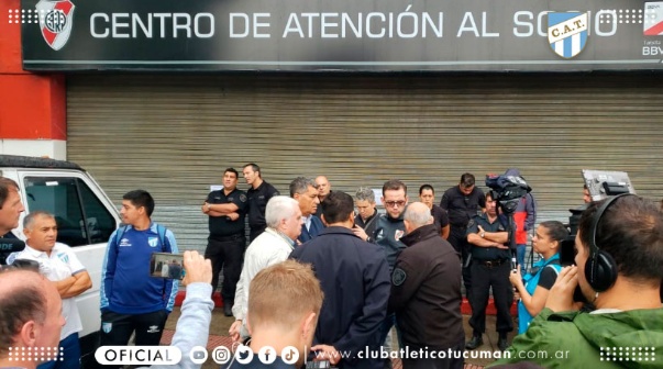 Atlético Tucumán no pudo entrar al Monumental ante la decisión unilateral de River