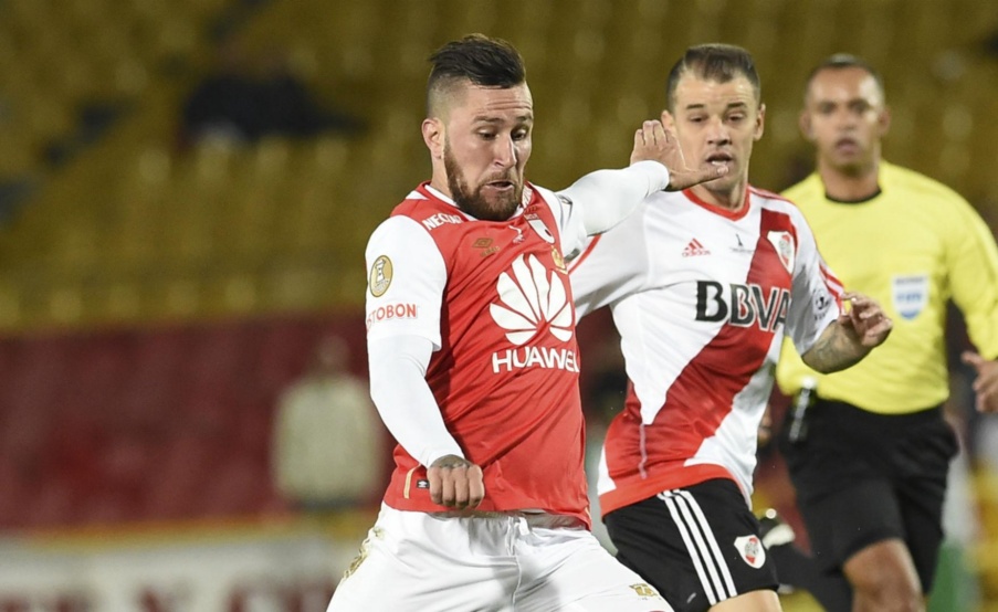 Jonatan Gómez frente a River en 2016(EFE)