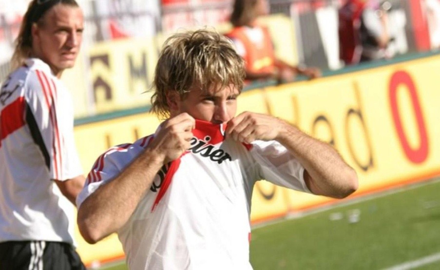 Gata Fernández festeja el gol para River(Fotobaires)
