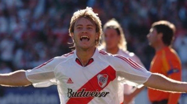 Gata Fernández festeja gol para River