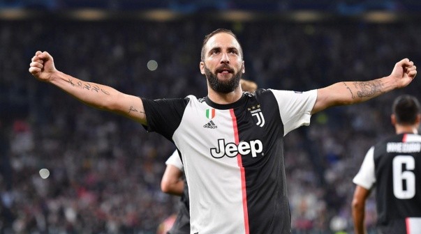 Gonzalo Higuaín no regresará por ahora a River.