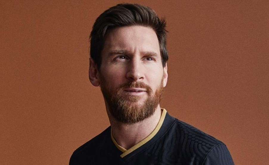 Lionel Messi es la cara de la nueva camiseta alternativa del Barcelona.