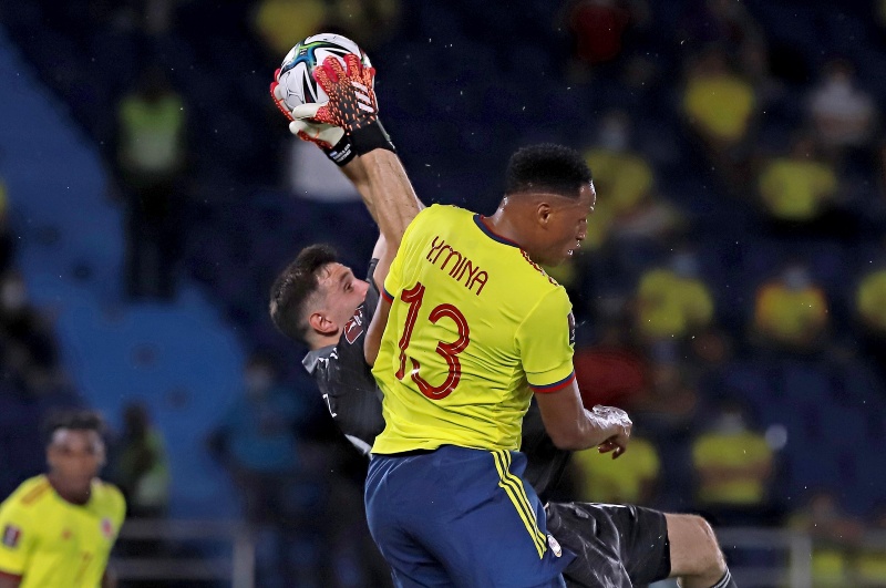 &nbsp;Yerry Mina vs Dibu Martínez