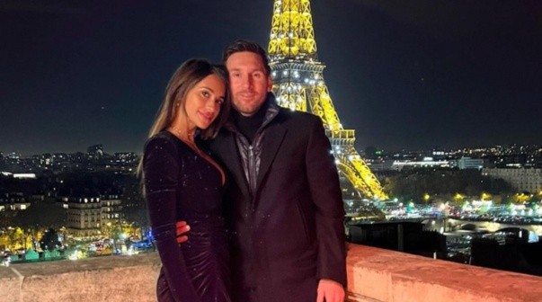 Anto Roccuzzo y Lionel Messi, en la Torre Eiffel, París