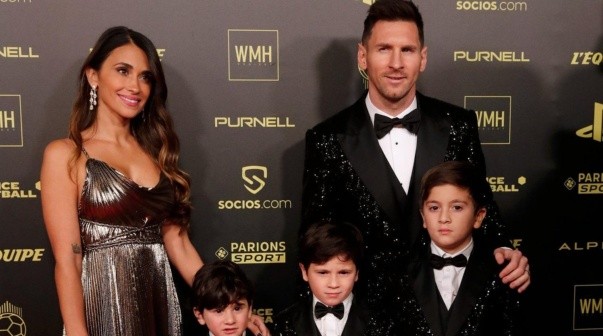 Lionel Messi junto a su familia en el Balón de Oro