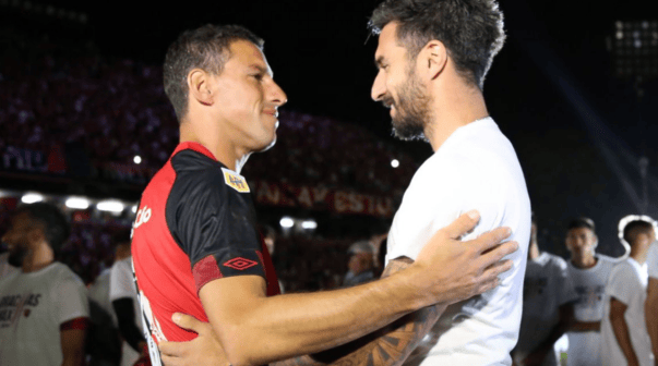 ¿Qué pasó? Maximiliano Rodríguez y Nacho Scocco no se retiran del fútbol: los ídolos de Newell's jugarán en Hughes