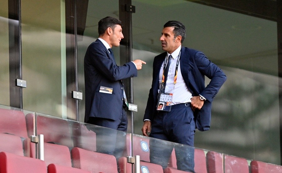 Luis Figo junto con Javier Zanetti(EFE)