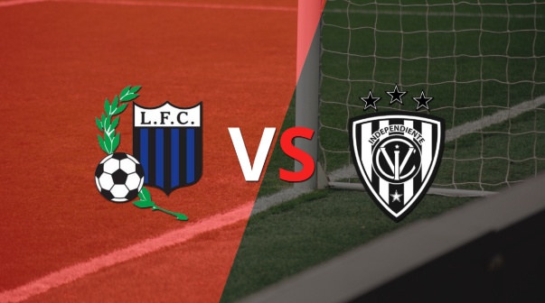 Comienza el partido entre Liverpool (U) e Independiente del Valle en el estadio Centenario