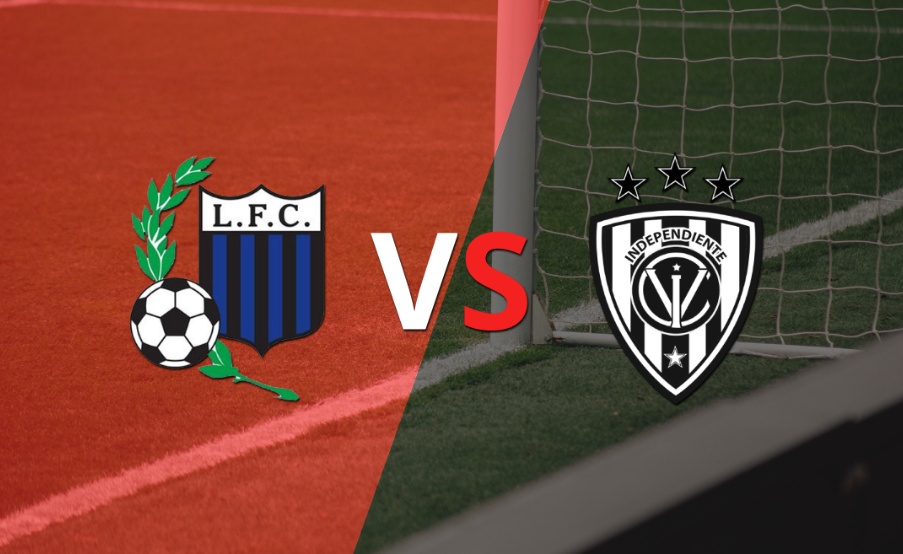 Comienza el partido entre Liverpool (U) e Independiente del Valle en el estadio Centenario