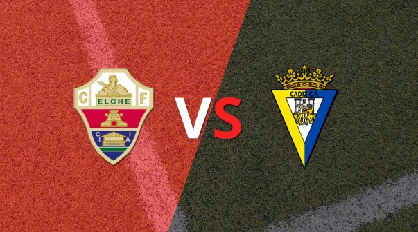 Inicia el partido entre Elche y Cádiz