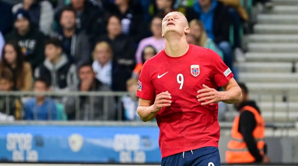 El papá de Haaland explotó de bronca tras la eliminación de Noruega ante Inglaterra