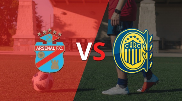 Ya rueda el balón entre Arsenal y Rosario Central en el Viaducto