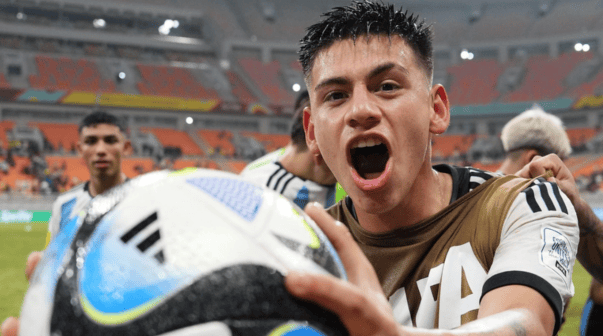 ¿Mensaje a Demichelis en River? El premio que exhibió Diablito Echeverri