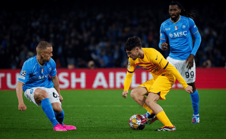 Se definió el equipo que pasó a cuartos de final entre Barcelona y Napoli