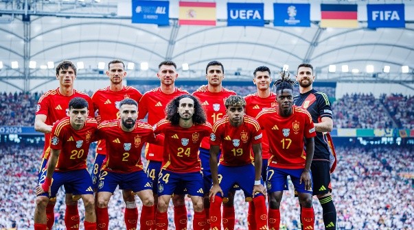 España goleó a Turquía y estiró una temible racha invicta que intimida a Argentina