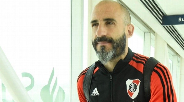 Revelan que Javier Pinola volverá a jugar en un inesperado equipo