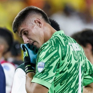 El arquero de Uruguay le apuntó con todo a Dibu Martínez: 