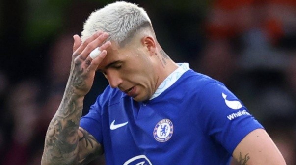 Enzo Fernández se peleó y empujó a una figura de Manchester United en Chelsea
