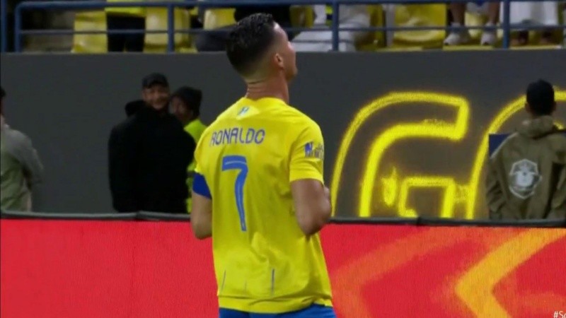 Frente en alto, hombros relajados, ojos cerrados y manos en la boca del estómago, uno de los festejos más nuevos de Cristiano Ronaldo. Frente en alto, hombros relajados, ojos cerrados y manos en la boca del estómago, uno de los festejos más nuevos de Cristiano Ronaldo.