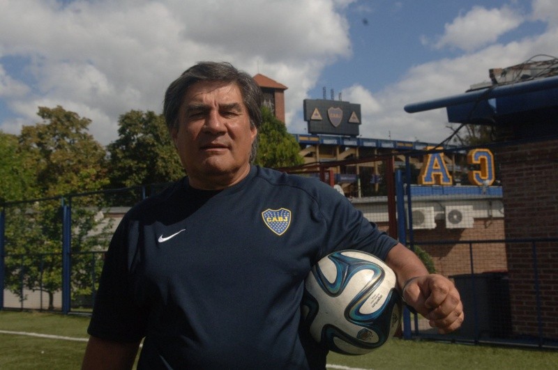 Hugo Perotti destrozó a un jugador de Boca Hugo Perotti destrozó a un jugador de Boca