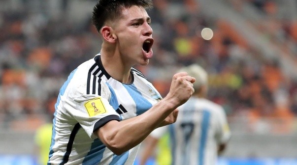 Un jugador de Manchester City elogió a Echeverri: 