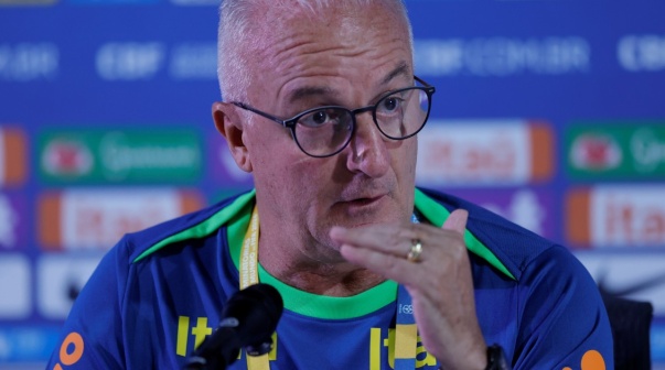 El DT de Brasil picanteó a Scaloni antes del Clásico: 