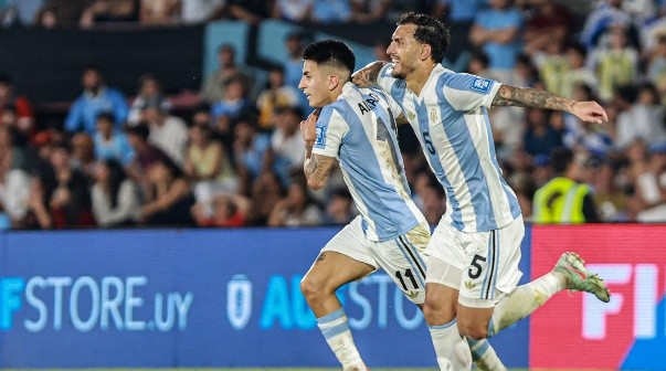 Thiago Almada y Leandro Paredes. URUGUAY VS ARGENTINAFecha: 21/03/2025ELIMINATORIAS MUNDIAL 2026