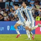 Thiago Almada y Leandro Paredes. URUGUAY VS ARGENTINAFecha: 21/03/2025ELIMINATORIAS MUNDIAL 2026