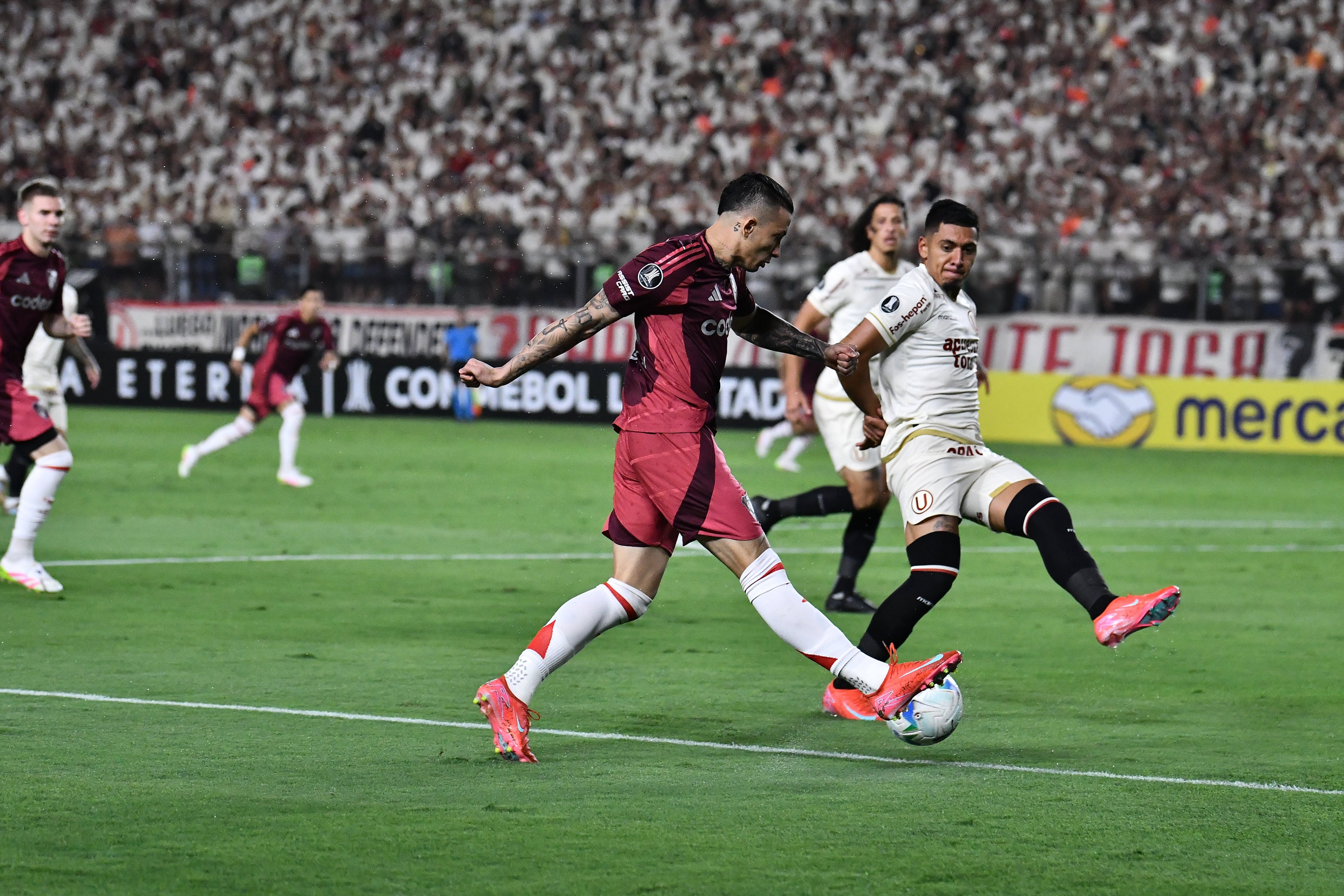 River venció con lo justo a Universitario en su debut en Copa Libertadores