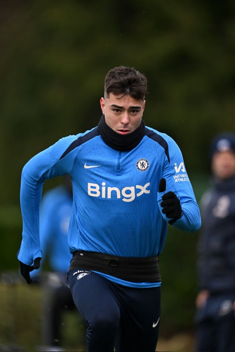 Desde Inglaterra afirman que Aaron Anselmino se iría del Chelsea a un inesperado equipo 