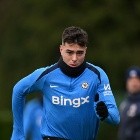 Desde Inglaterra afirman que Aaron Anselmino se iría del Chelsea a un inesperado equipo