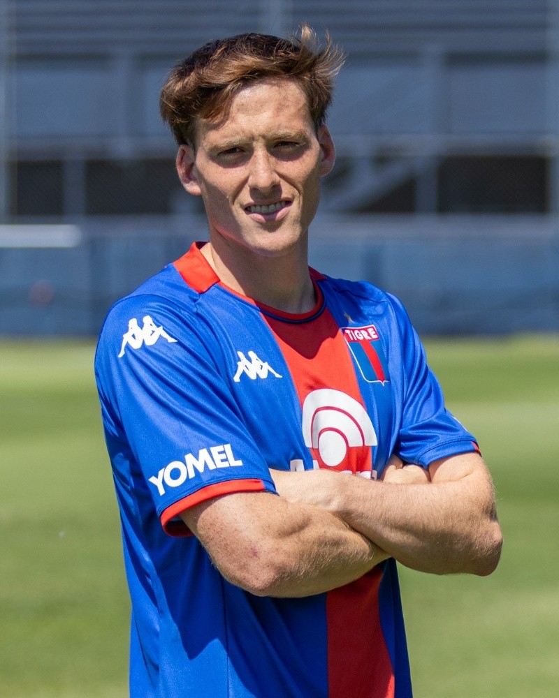 El ex Boca, Jabes Saralegui, vistiendo la camiseta de Tigre. El ex Boca, Jabes Saralegui, vistiendo la camiseta de Tigre.