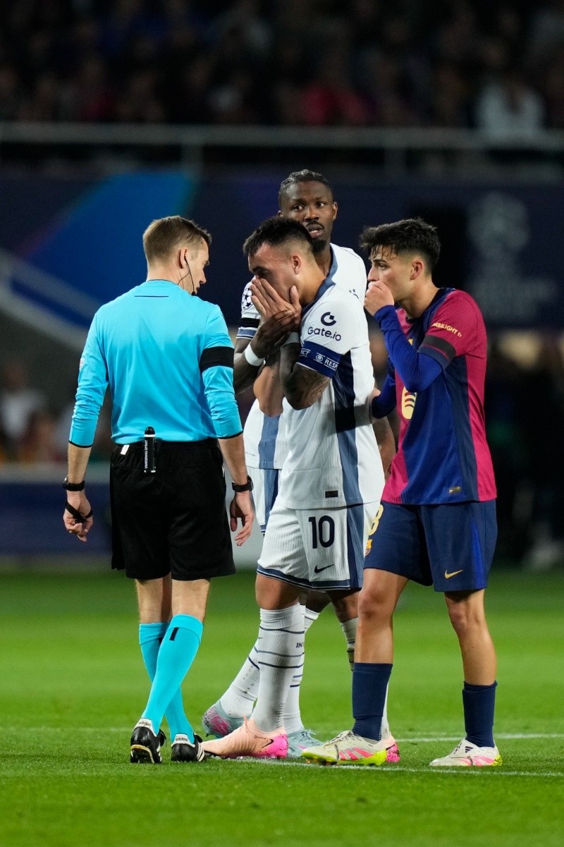 Increíble empate entre Barcelona e Inter por Champions, y Lautaro Martínez salió lesionado Increíble empate entre Barcelona e Inter por Champions, y Lautaro Martínez salió lesionado