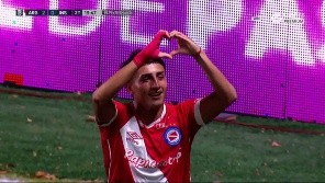 Luego de un centro desde la izquierda, el delantero ganó de cabeza y puso el 2-0 en La Paternal. 