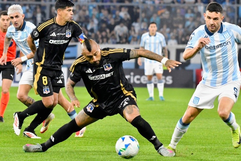 El picante gesto de Arturo Vidal contra Racing que le valió la expulsión en Colo Colo
