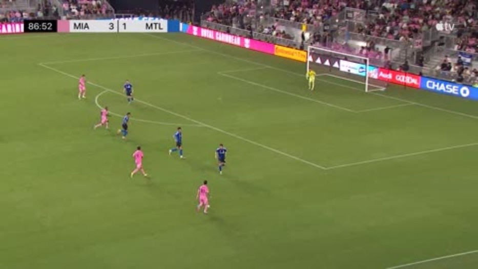 Casi con el arquero encima, Messi selló su doblete por MLS entre Inter Miami y CF Montréal.