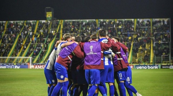 Cerro Largo le ganó y eliminó de la Copa Sudamericana a Defensa y Justicia en Varela