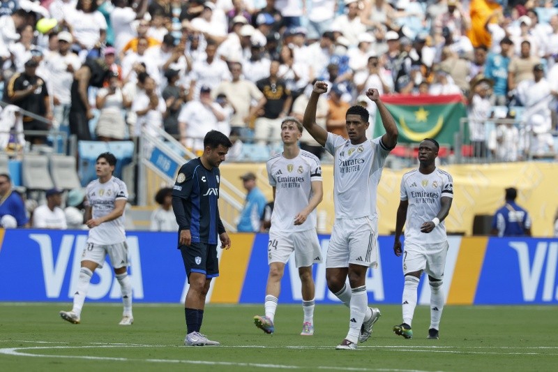 Real Madrid venció 3-1 a Pachuca con un jugador menos desde los diez minutos Real Madrid venció 3-1 a Pachuca con un jugador menos desde los diez minutos
