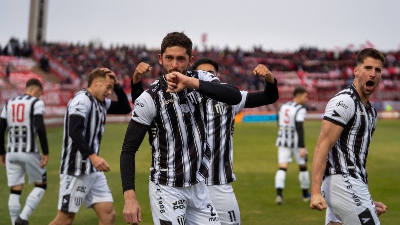 Imanol González centró desde la línea del fondo, tras un rebote proveniente de un córner, y Mondino empujó la pelota para abrir el marcador. Imanol González centró desde la línea del fondo, tras un rebote proveniente de un córner, y Mondino empujó la pelota para abrir el marcador.