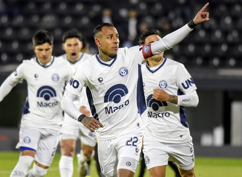 Sebastián Villa intercambió por gol un penal que puso en ventaja a la Lepra Mendocina.