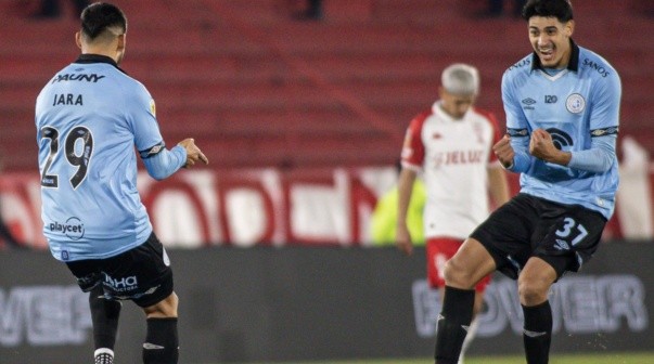 Belgrano sorprendió a Huracán y lo goleó como visitante 3-0