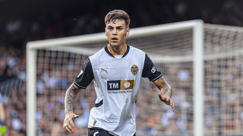 Enzo Barrenechea, mediocampista de Aston Villa, está muy cerca de Benfica Enzo Barrenechea, mediocampista de Aston Villa, está muy cerca de Benfica